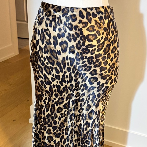 H&M Dresses & Skirts - Leopard Print Midi Skirt